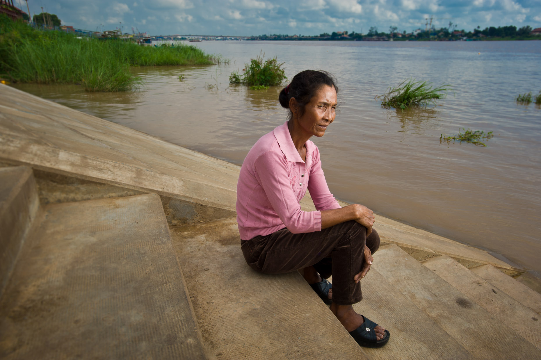Environmental portrait of Khmer Rouge survivor Heng Kuy Lang
