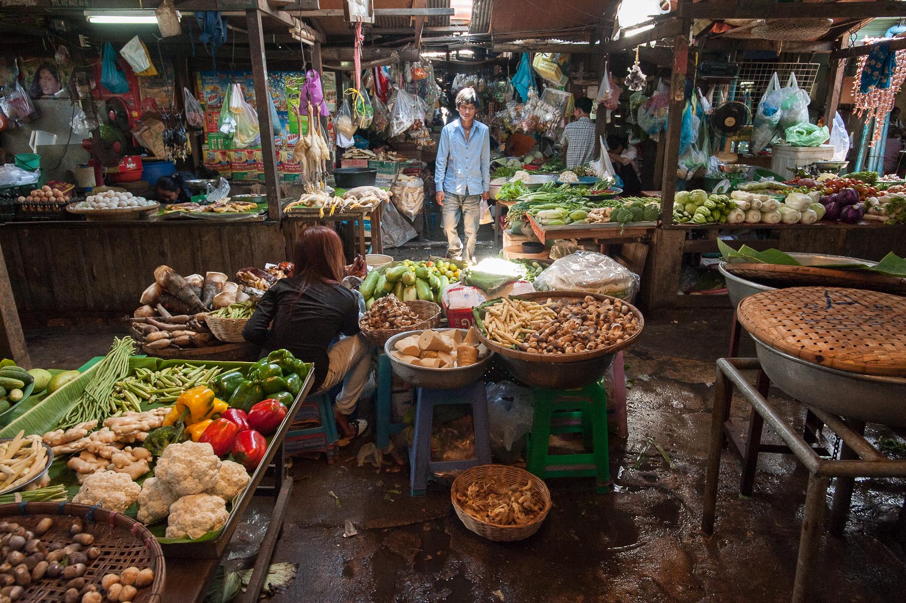 Russian Market food vendors and customers, Phnom Penh, Cambodia